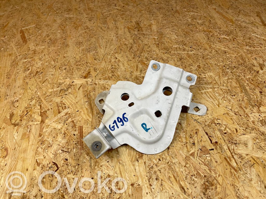 Fender mounting bracket   4KE821150,4KE821434