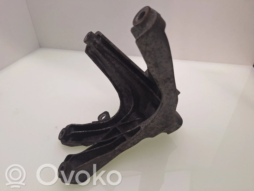Audi Q5 SQ5 8R Engine mounting bracket 