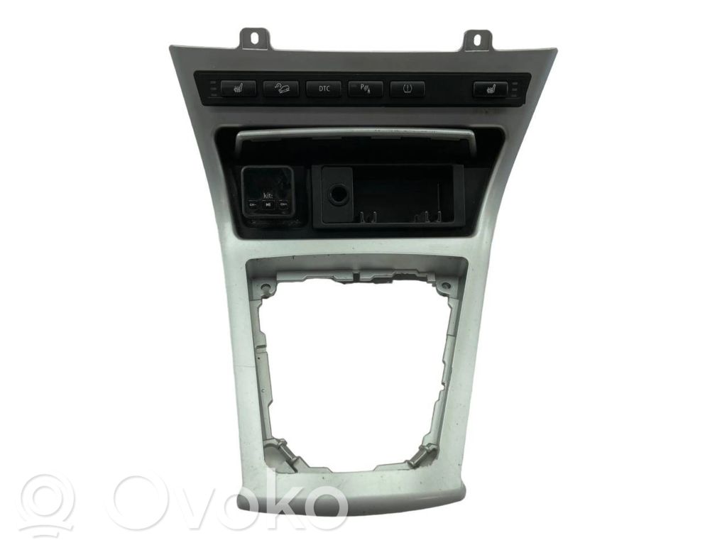 BMW X3 E83 Consola de plástico de la palanca de cambios 