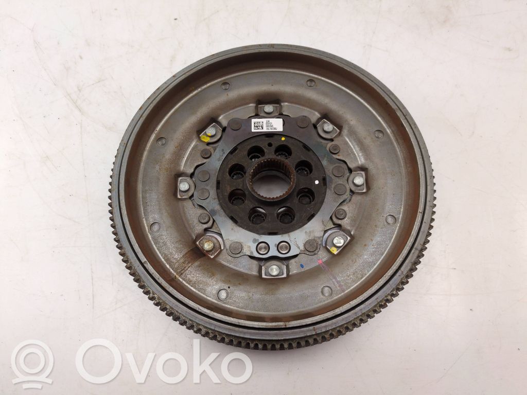 Audi A3 8Y Kaksoismassavauhtipyörä 