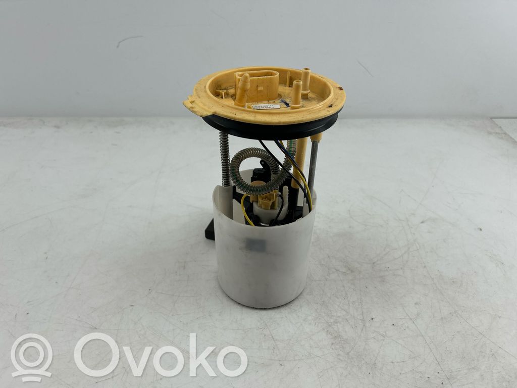Volkswagen Golf VI Bomba interna de combustible 