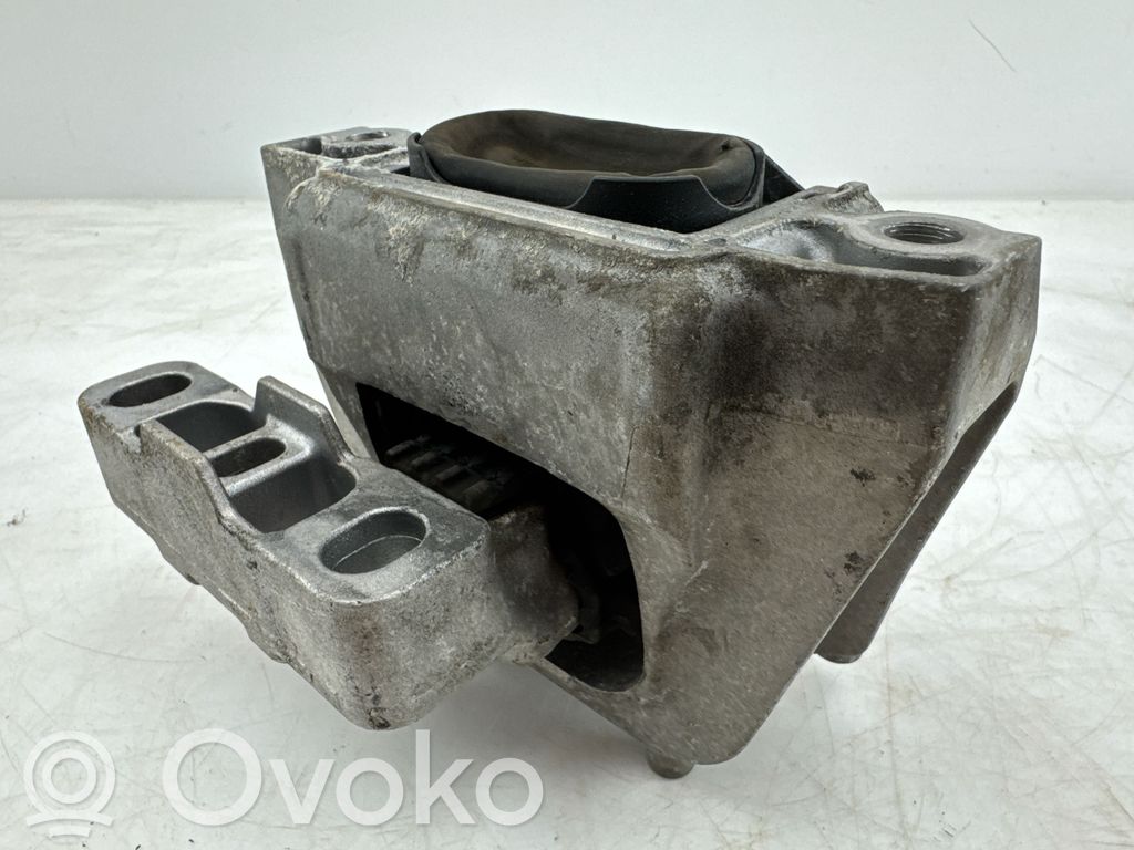 Volkswagen Golf VII Engine mount bracket 