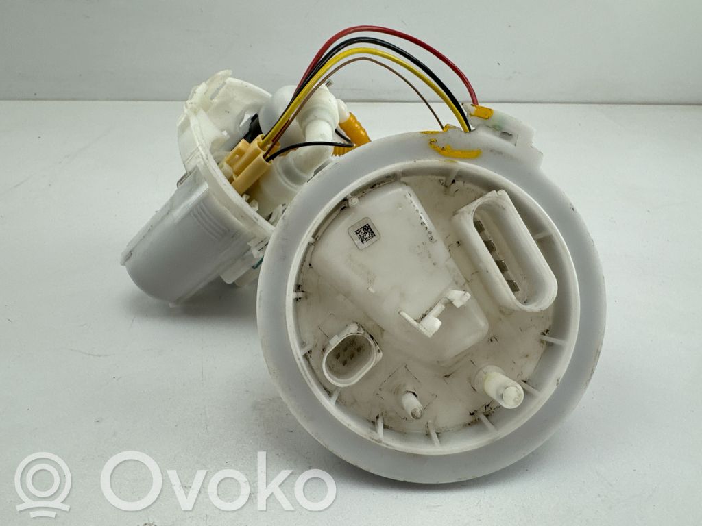 Audi A4 S4 B9 Bomba interna de combustible 