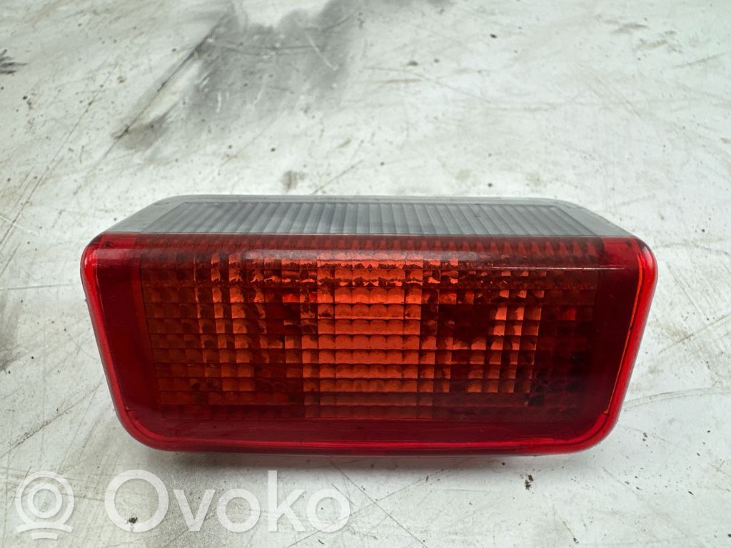 Luz interna puerta trasera   4B9947113