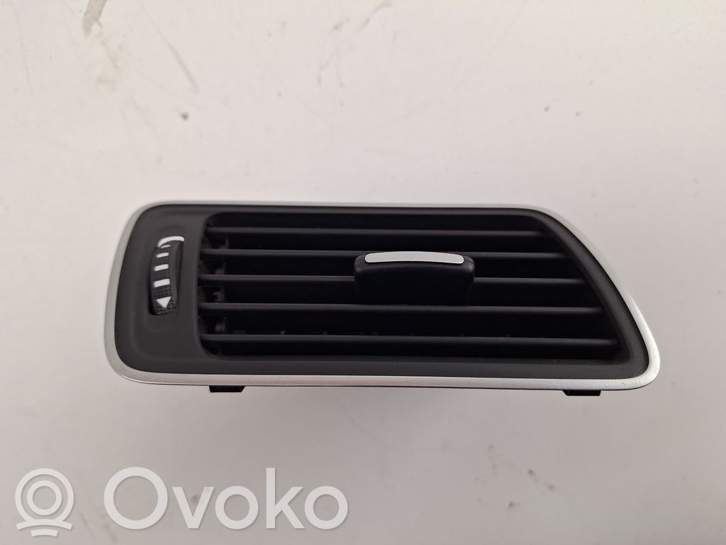 Volkswagen PASSAT B7 Boczna kratka nawiewu deski rozdzielczej 
