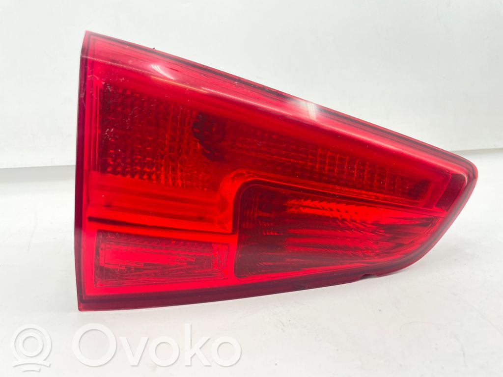 KIA Ceed Aizmugurējais lukturis pārsegā 