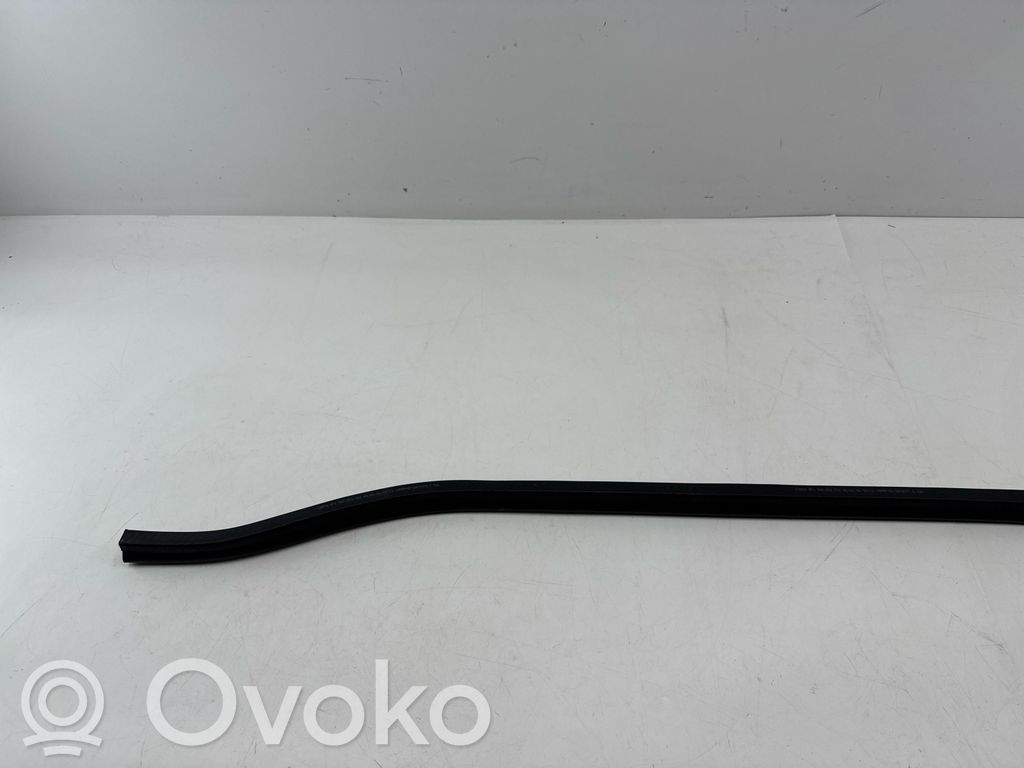 Engine compartment rubber   8V0823723