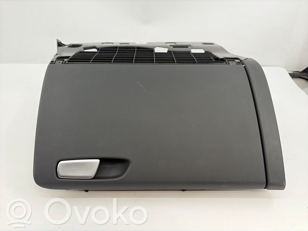 Guantera   8K2857035B