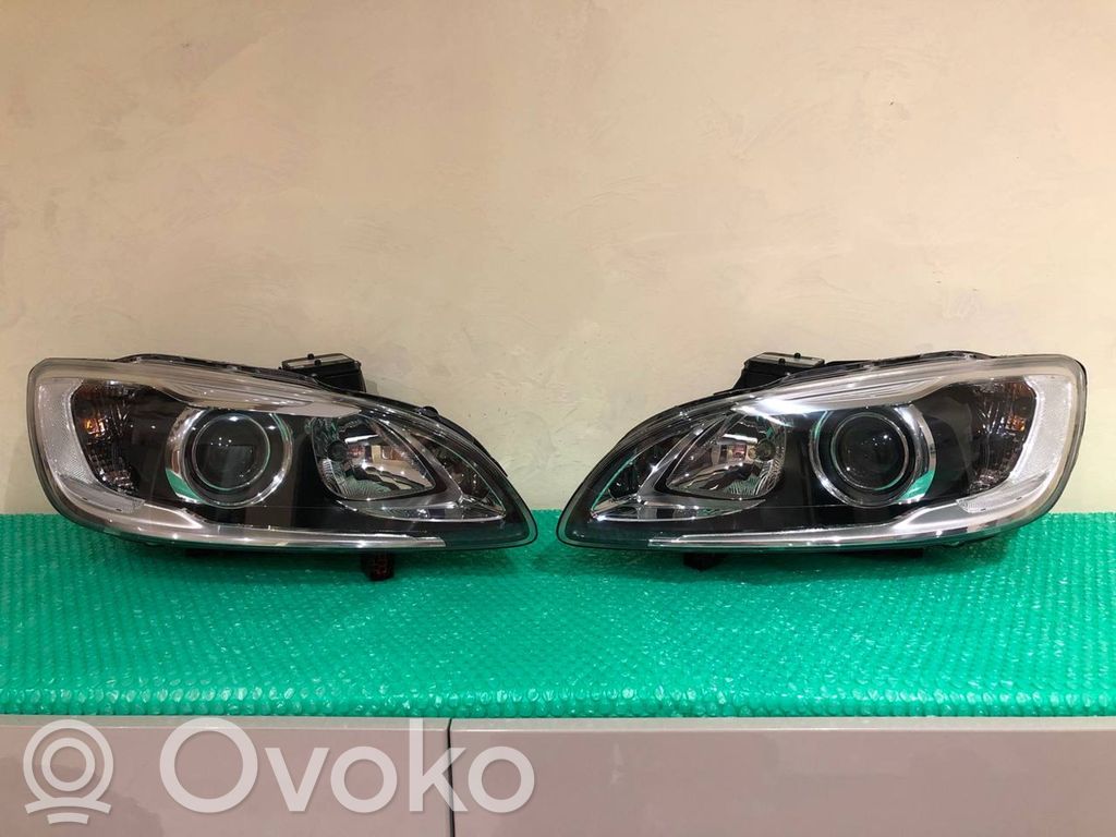 Volvo S60 Lampy przednie / Komplet 