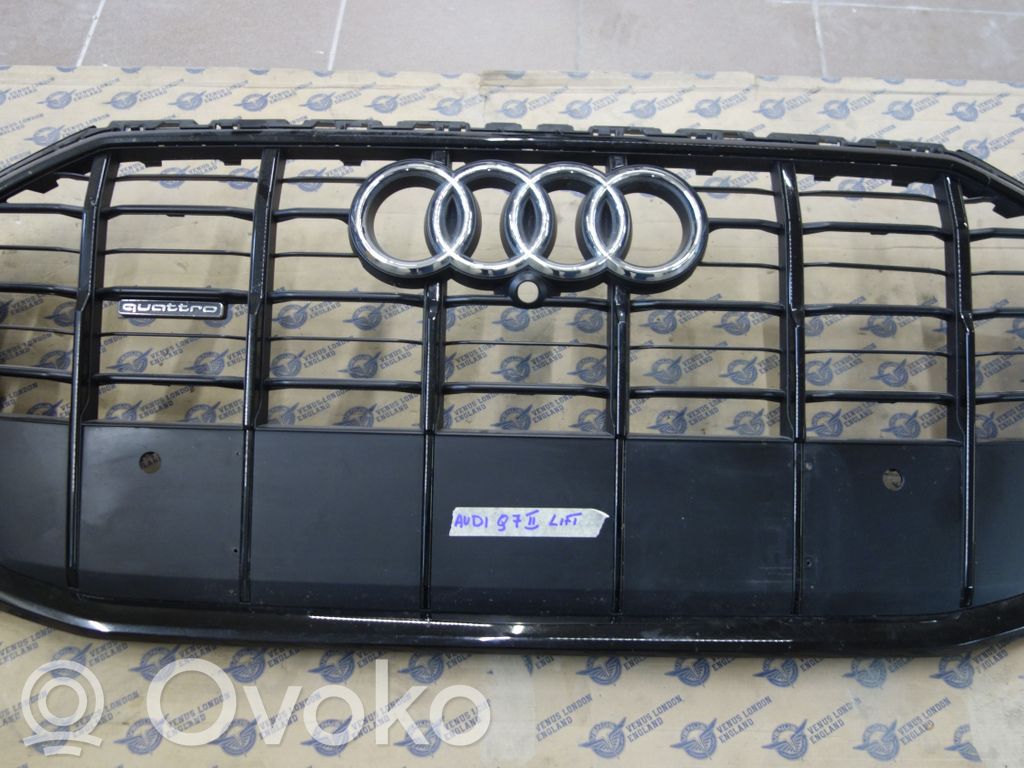 Audi Q7 4M Etupuskurin ylempi jäähdytinsäleikkö 