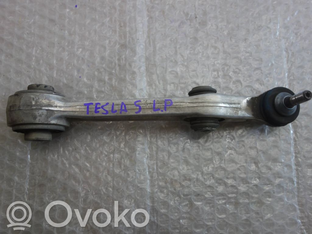 Tesla Model X Вилы 