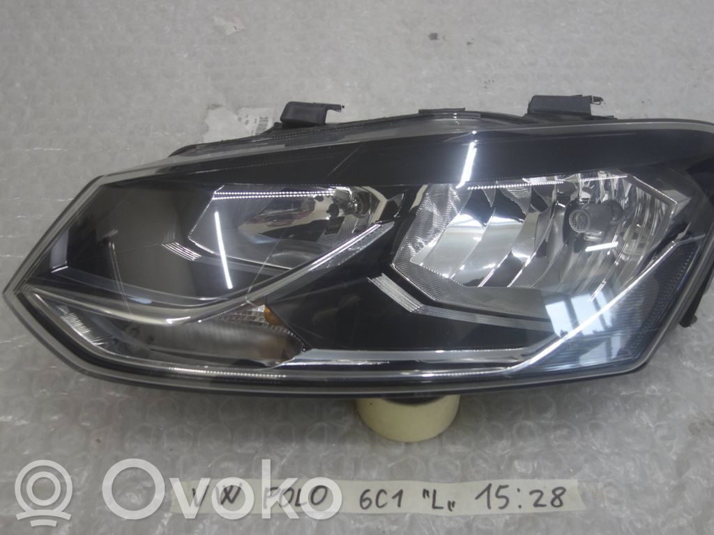 Volkswagen Polo VI Lampa przednia 