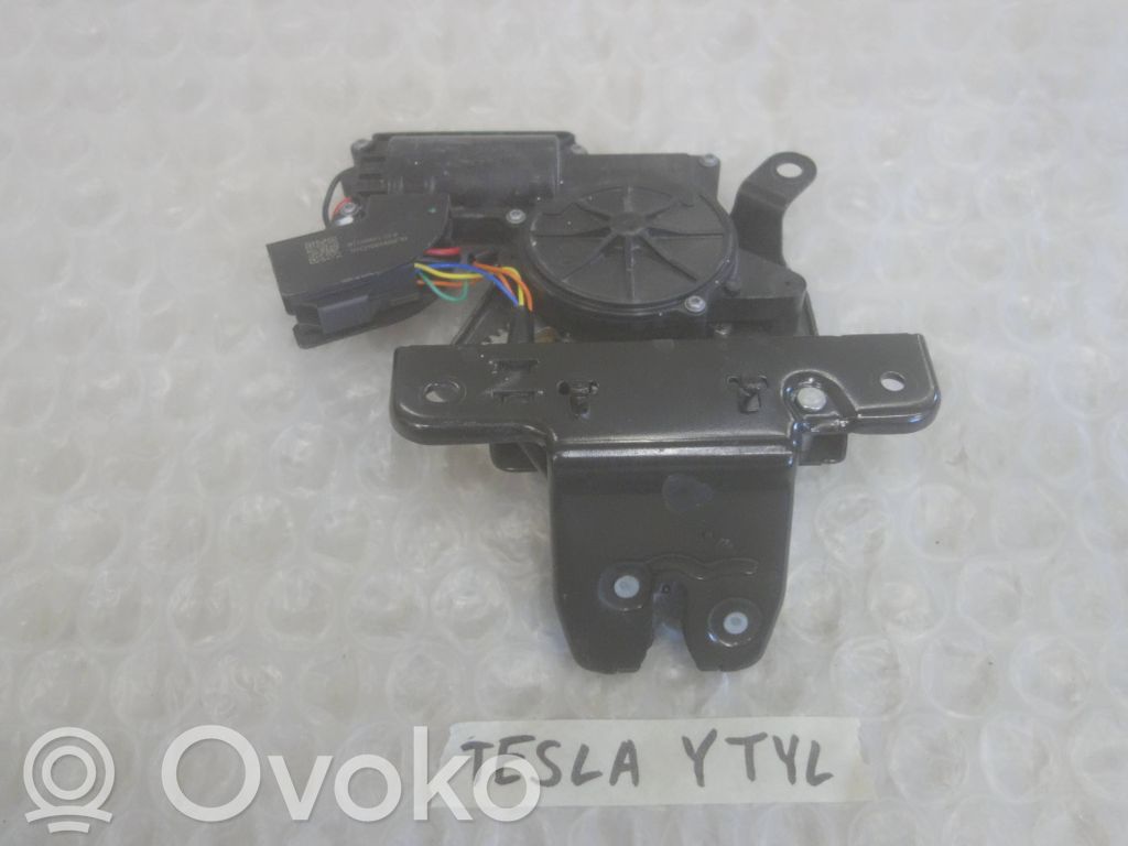 Tesla Model 3 Spyna galinio dangčio 