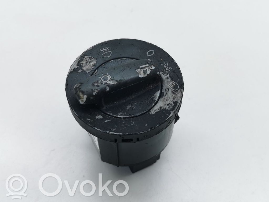 Volkswagen Touran I Light switch 