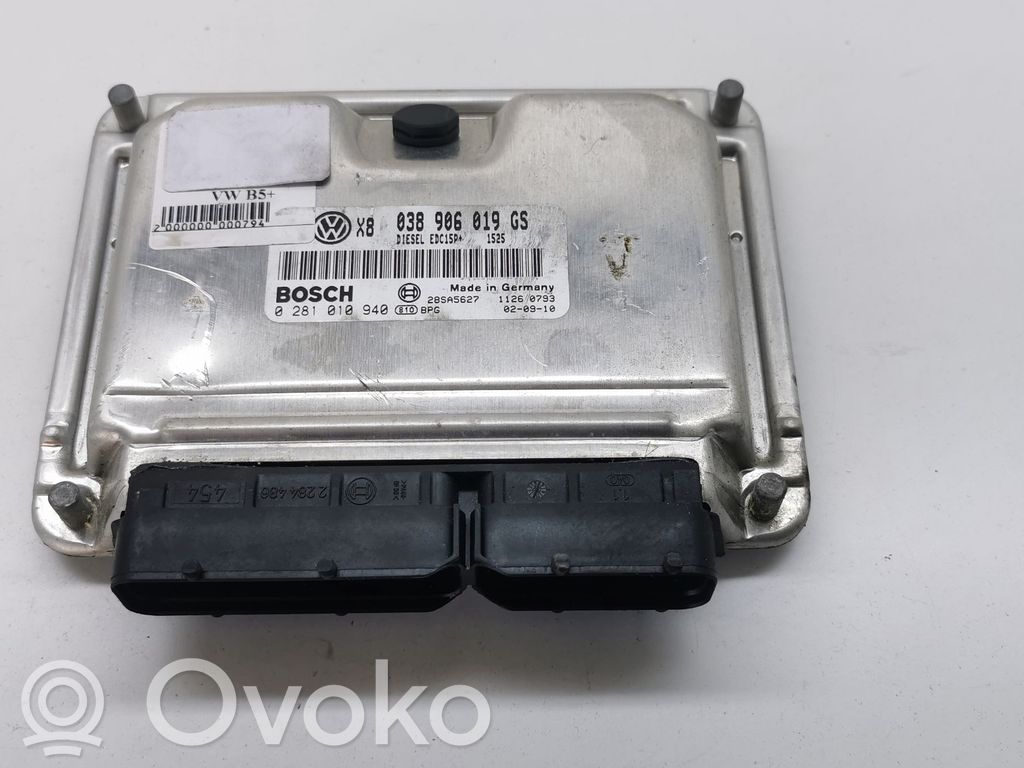 Volkswagen PASSAT B5.5 Engine control unit/module 