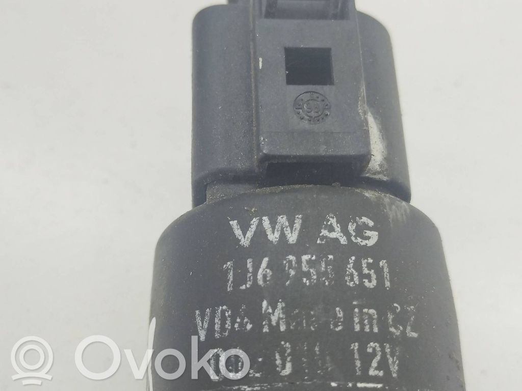 Audi A4 S4 B6 8E 8H Pompa spryskiwacza szyby przedniej / czołowej 