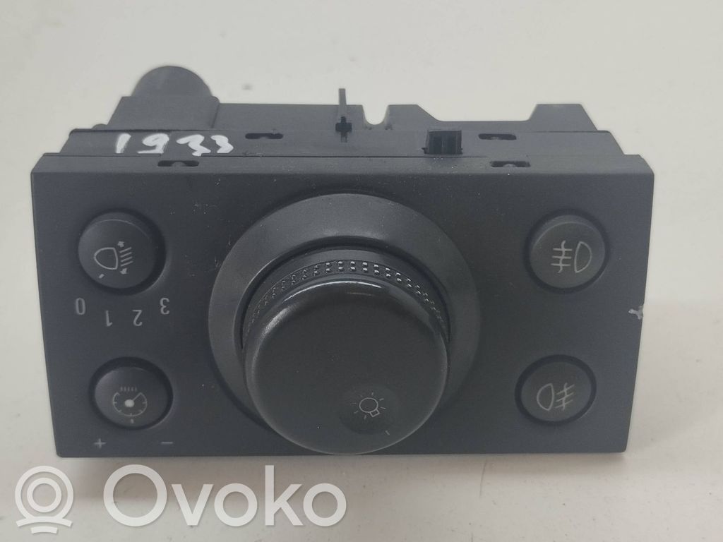 Light switch   9185881,2690320