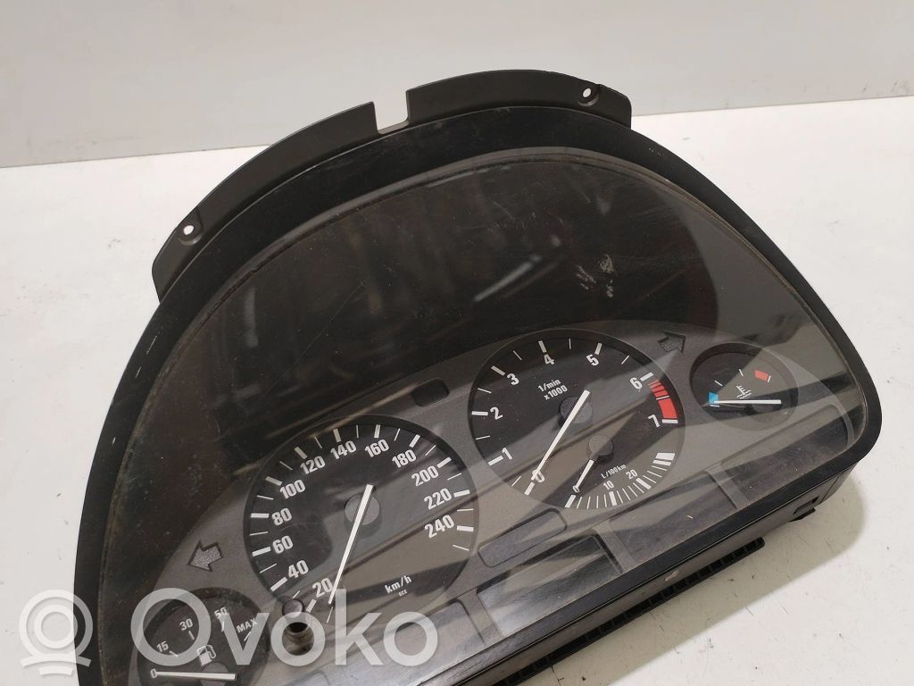 BMW 5 E39 Spidometrs (instrumentu panelī) 