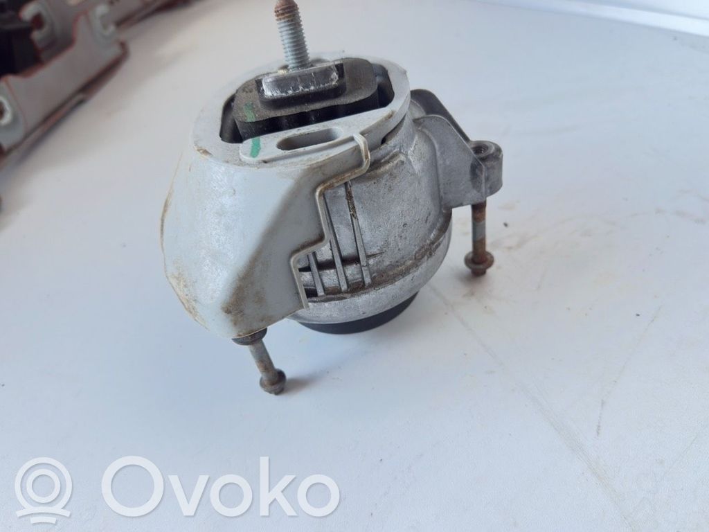 Engine mount bracket   2284818