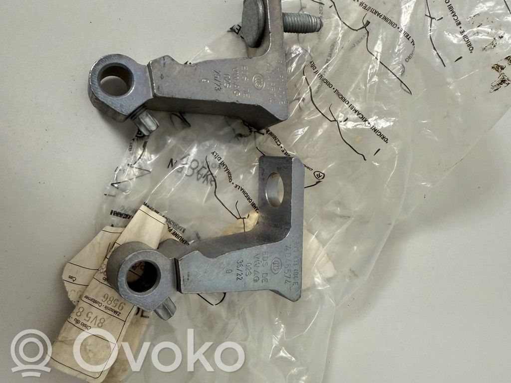 Bisagra superior de la puerta trasera   8V5833404E,A046574