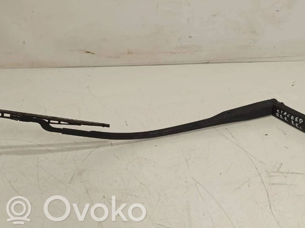 Front wiper blade arm
