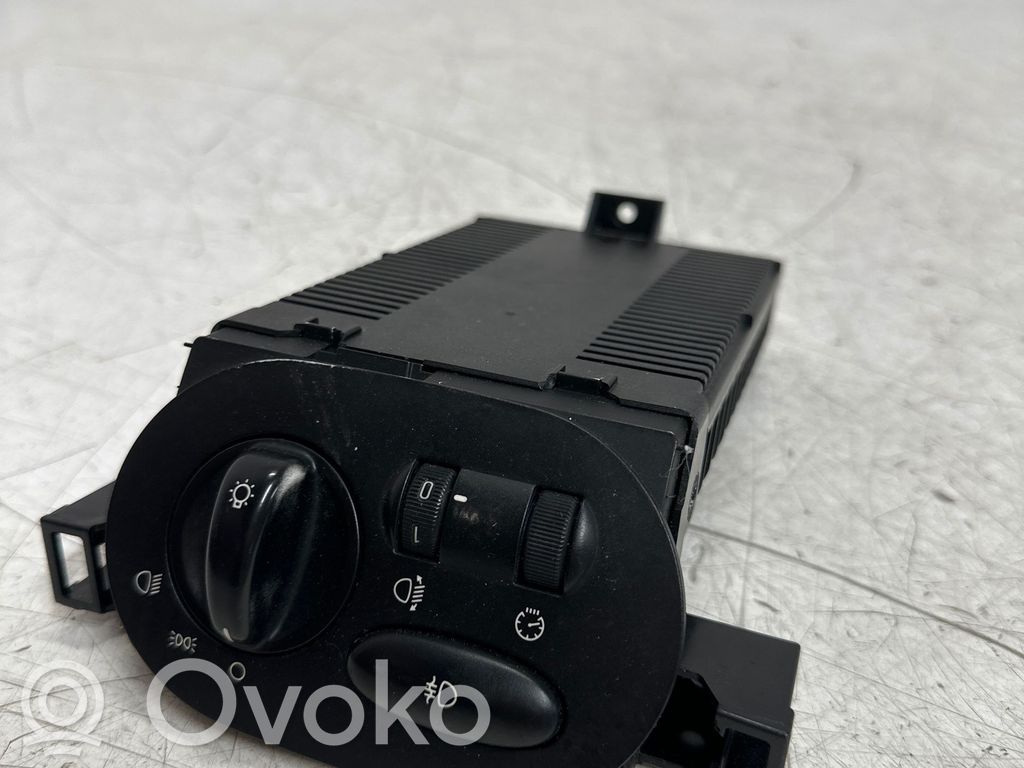 Lukturu slēdzis   106940