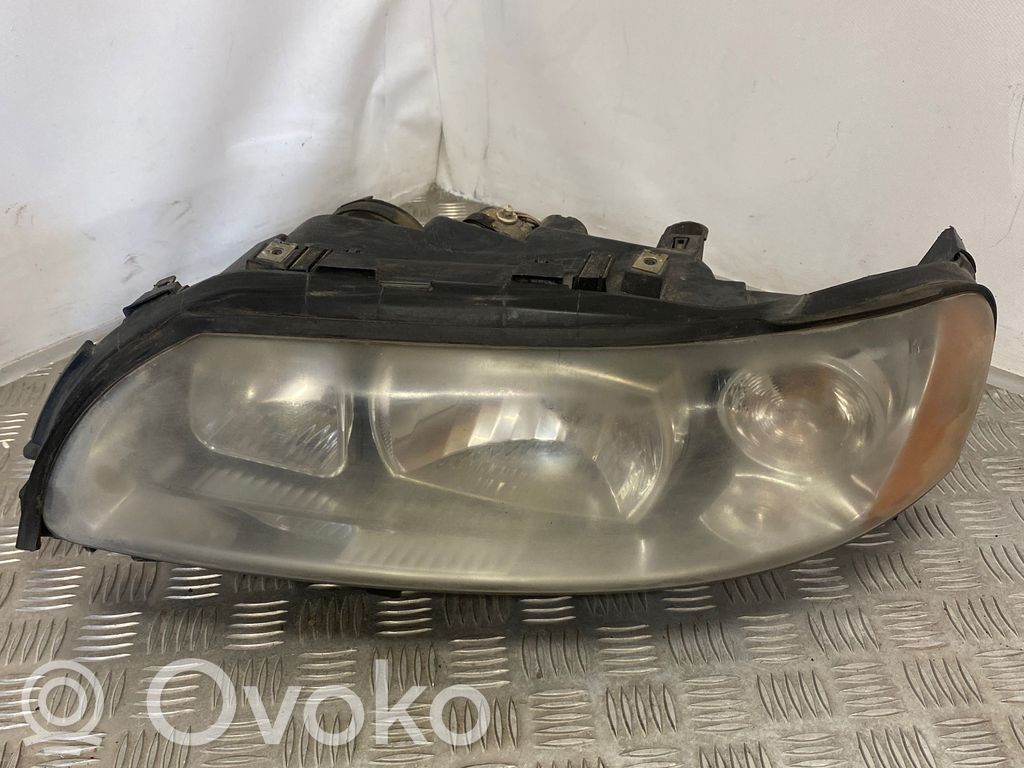 Volvo V70 Lampa przednia 
