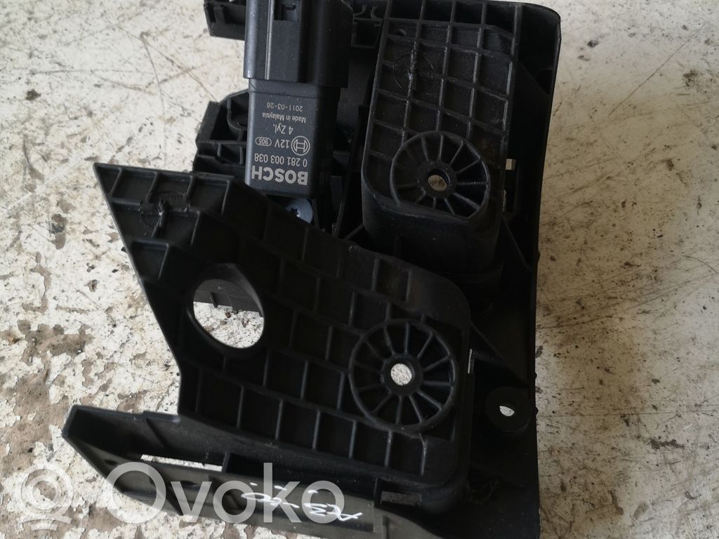 Audi A3 S3 8P Półka akumulatora 
