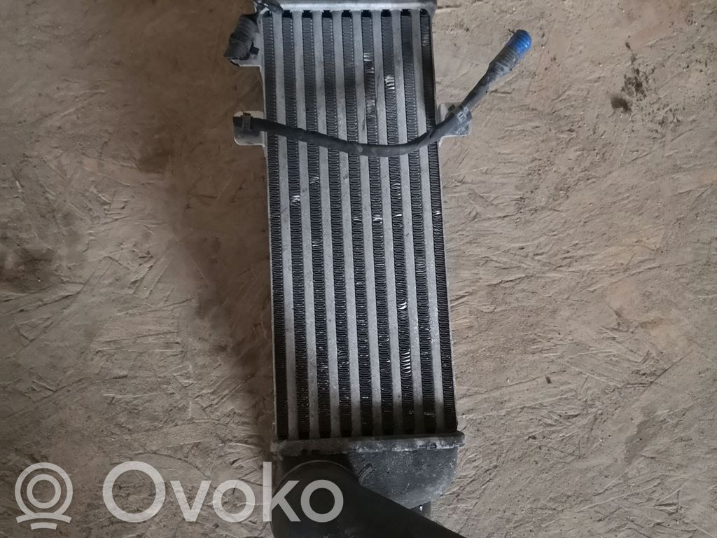 Hyundai i30 Interkūlerio radiatorius 