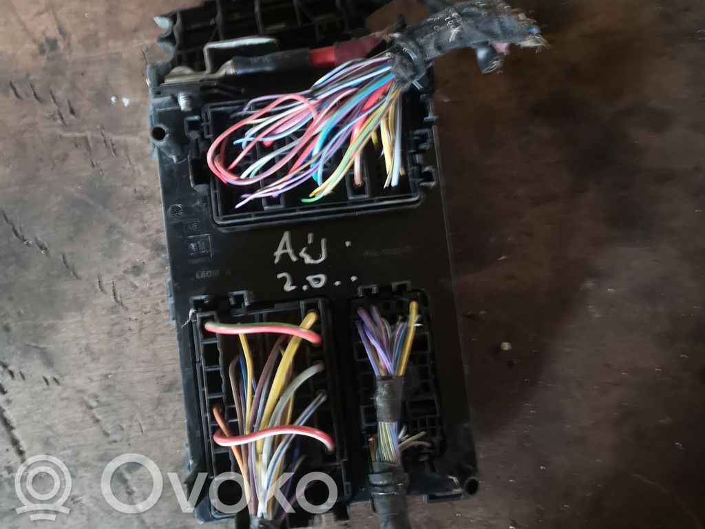 Opel Astra J Fuse module 