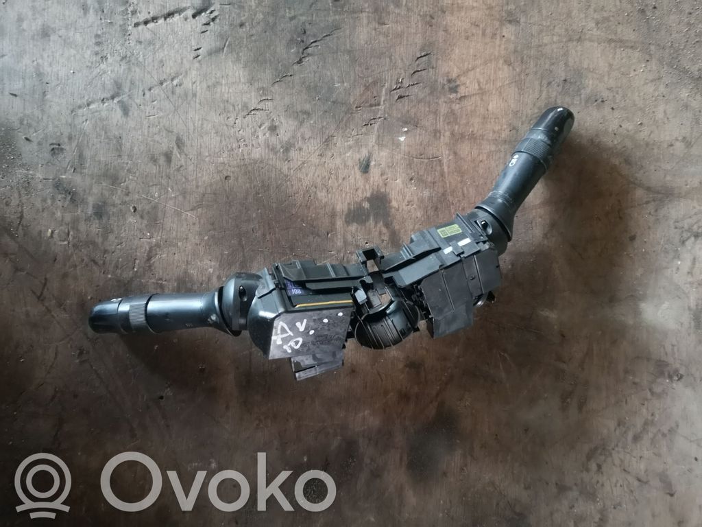 Toyota Avensis T270 Wiper turn signal indicator stalk/switch 