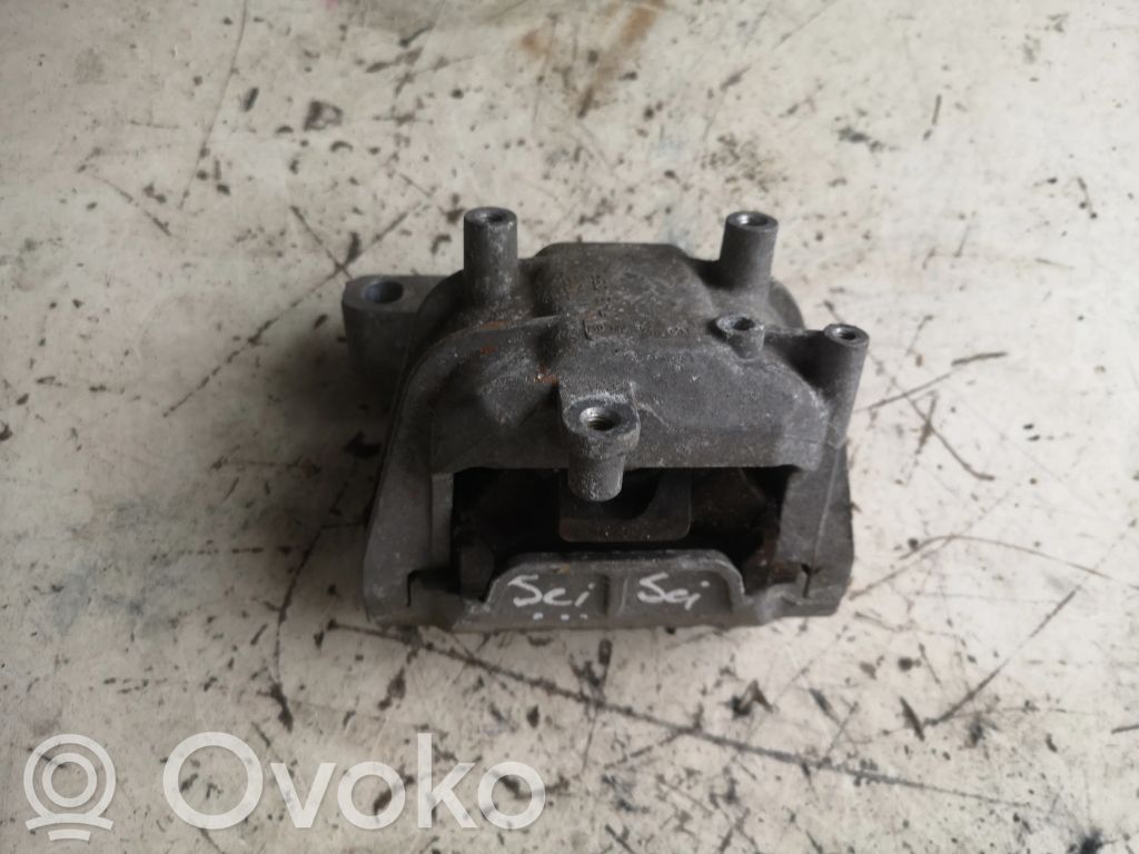 Volkswagen Scirocco Engine mounting bracket 