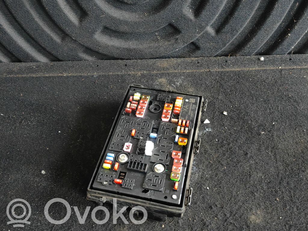 Opel Insignia A Fuse module 