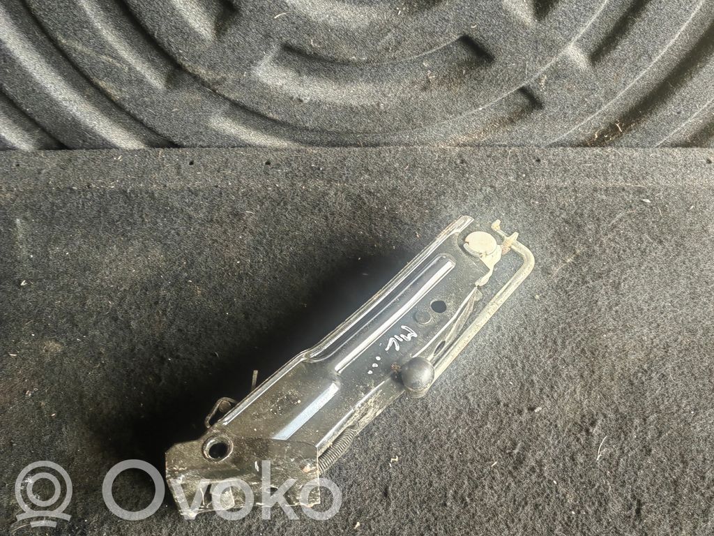 Mini Cooper Countryman R60 Lift Jack 