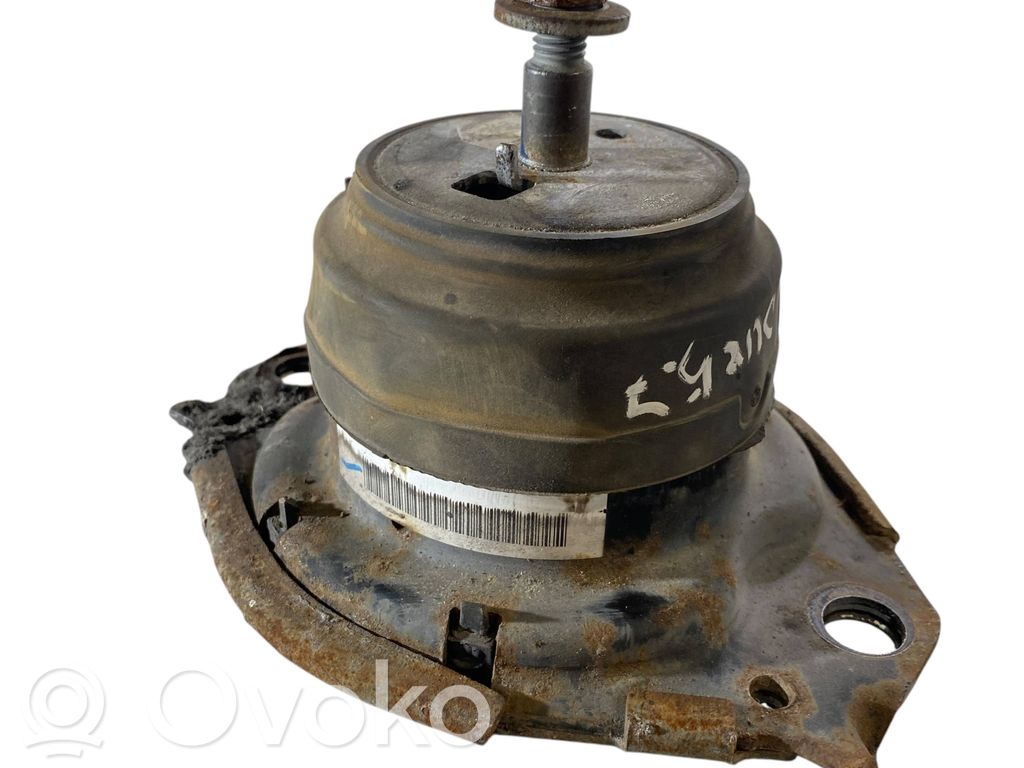 Dodge Durango Engine mount bracket 