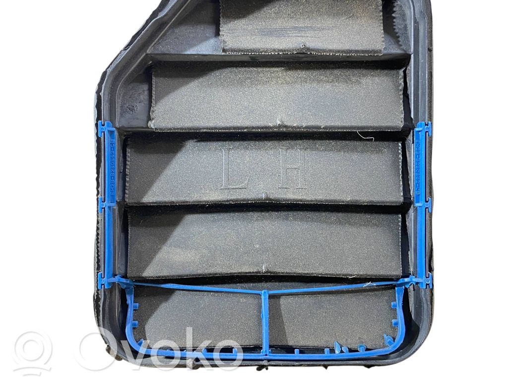 Ford Edge II Kratka wentylacyjna pod zderzakiem tylnym 