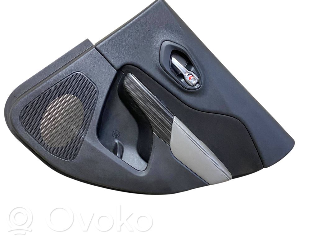 Jeep Cherokee KL Moldura del tarjetero de la puerta trasera 