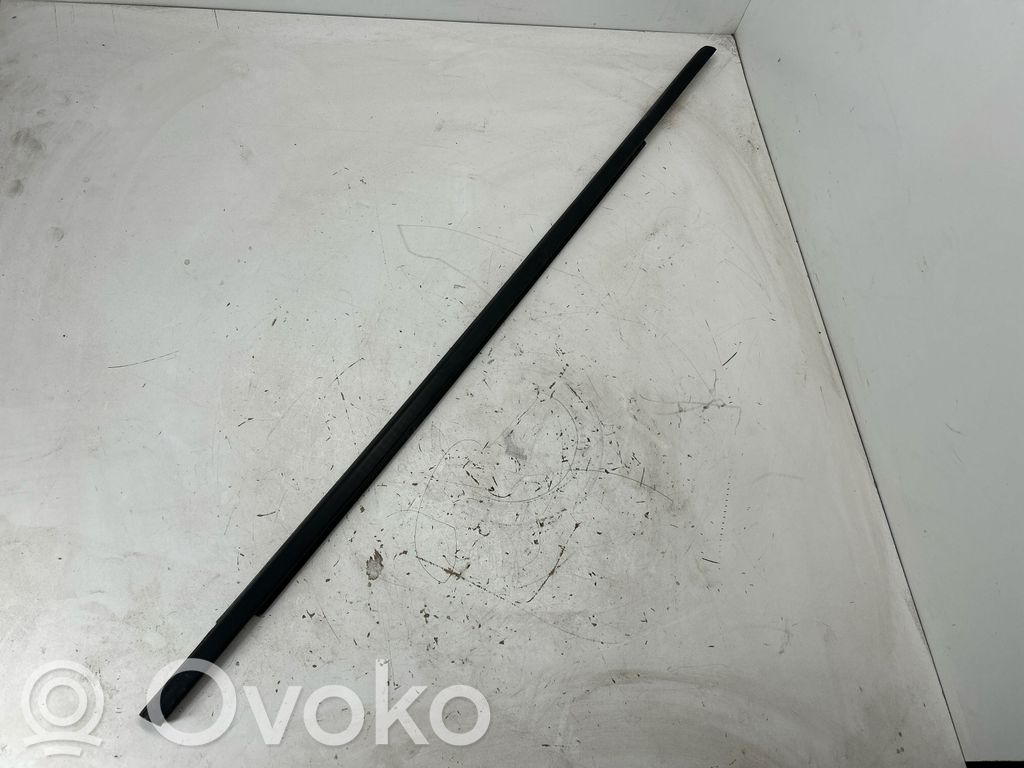 Listwa / Uszczelka szyby drzwi przednich   68242114AA