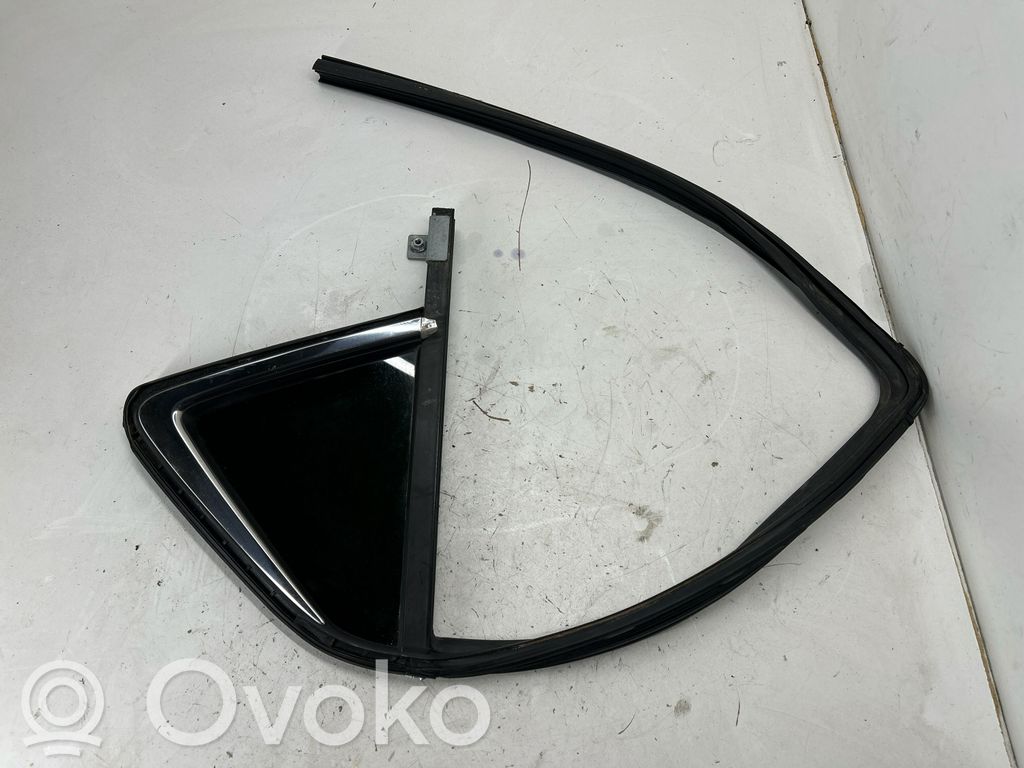 Buick Encore I Ventanilla de ventilación de la puerta trasera 