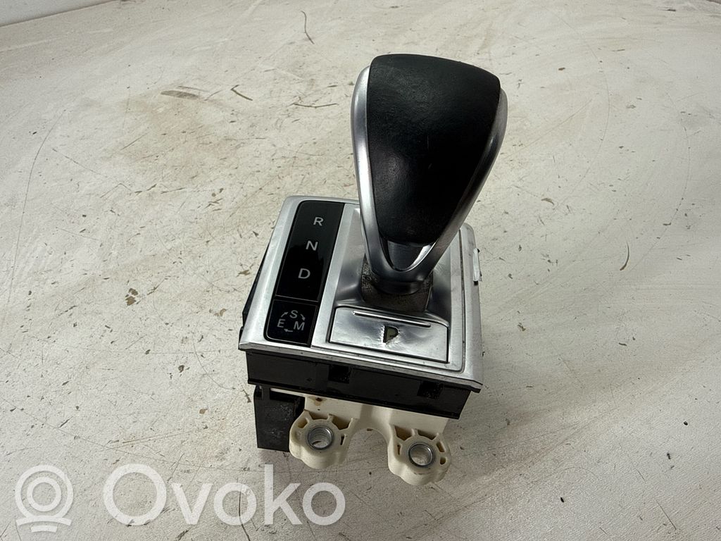 Infiniti QX30 Vaihteenvalitsimen verhoilu 