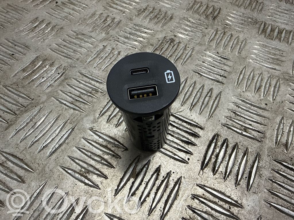 Ford Escape IV USB-pistokeliitin 