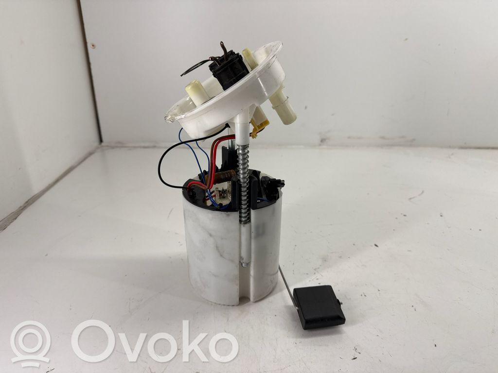 BMW X1 E84 Pompe à carburant 