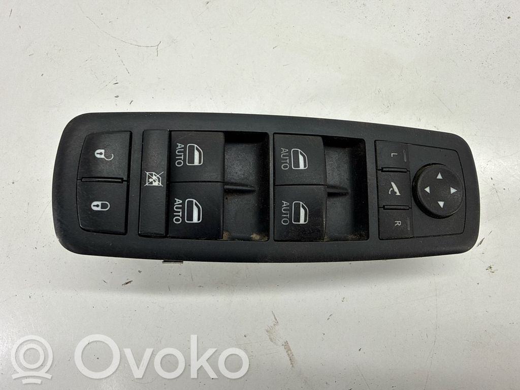 Chrysler Pacifica Electric window control switch 