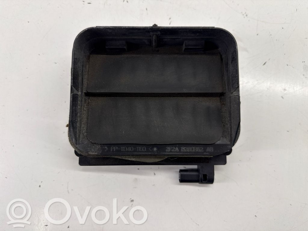Tesla Model X Cita virsbūves detaļa 