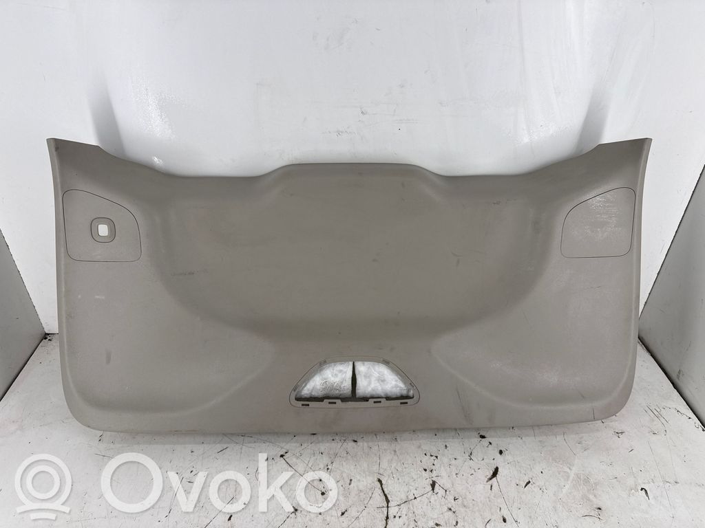 Chrysler Pacifica Takaluukun alaosan verhoilu 