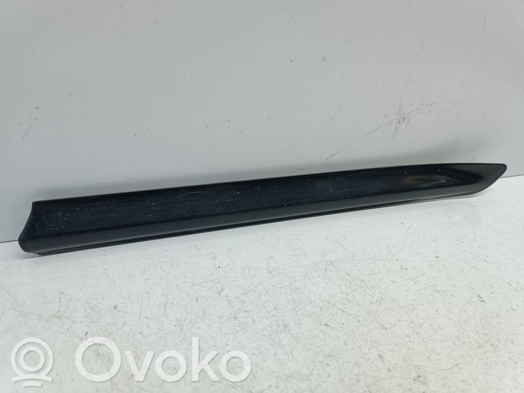 BMW 3 E46 Apdaila sparno (moldingas) 