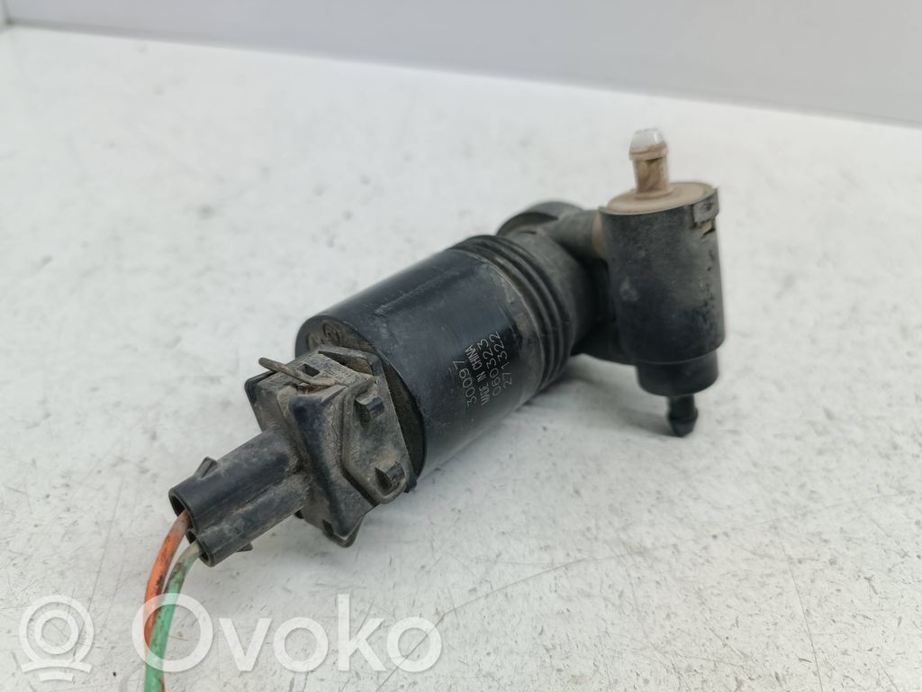 Nissan Note (E11) Pompa spryskiwacza szyby przedniej / czołowej 