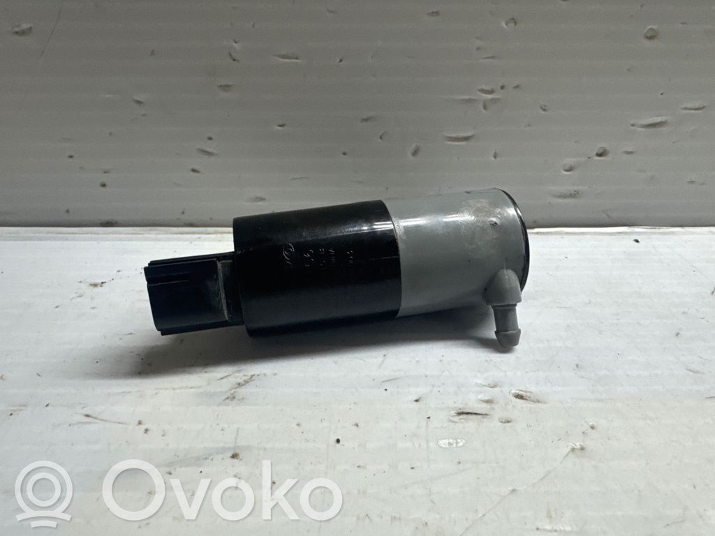 Volvo XC40 Windscreen/windshield washer pump 