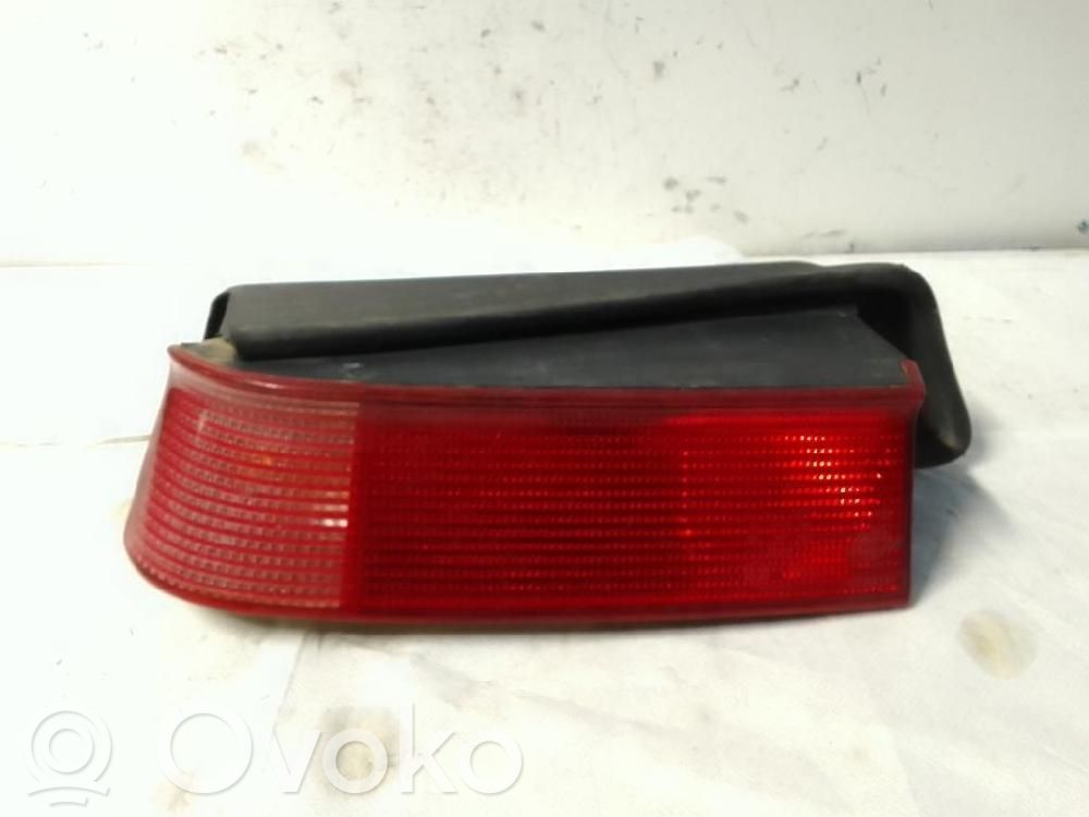 Alfa Romeo 164 Aizmugurējais lukturis virsbūvē 
