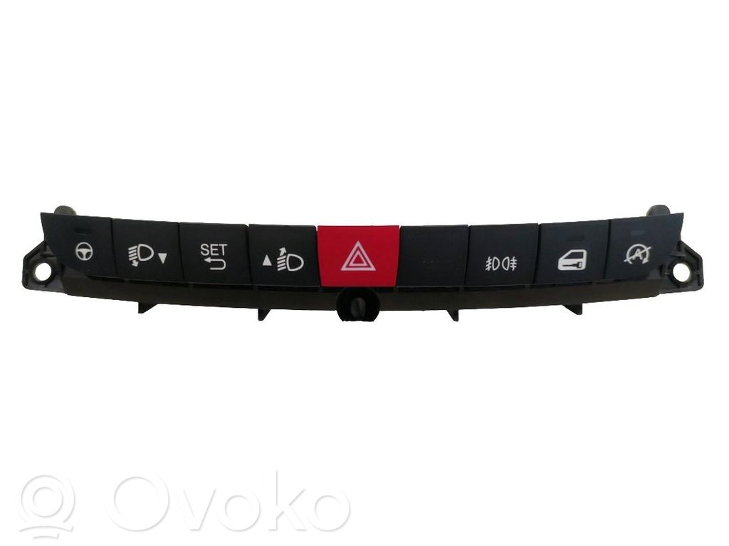 Fiat 500L Przycisk świateł awaryjnych 